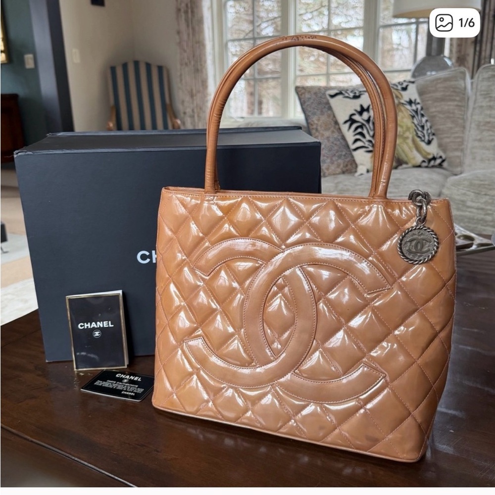 CHANEL Medallion Quilted Patent Leather Tote in Caramel Brown